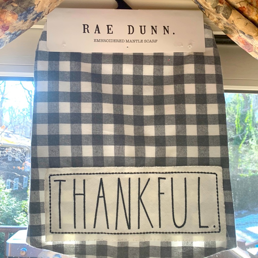 New Rae Dunn THANKFUL checkered Mantle Scarf